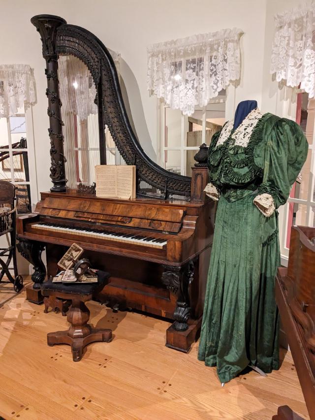 Dress, piano, harp